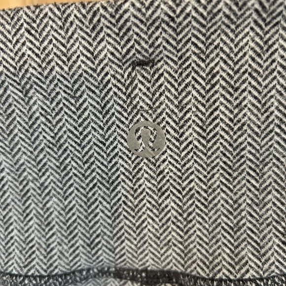 Lululemon Turn Around Tight Heathered Herringbone. Size 4. - Picture 7 of 16